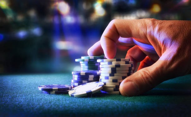Dealer hand reveal in live blackjack